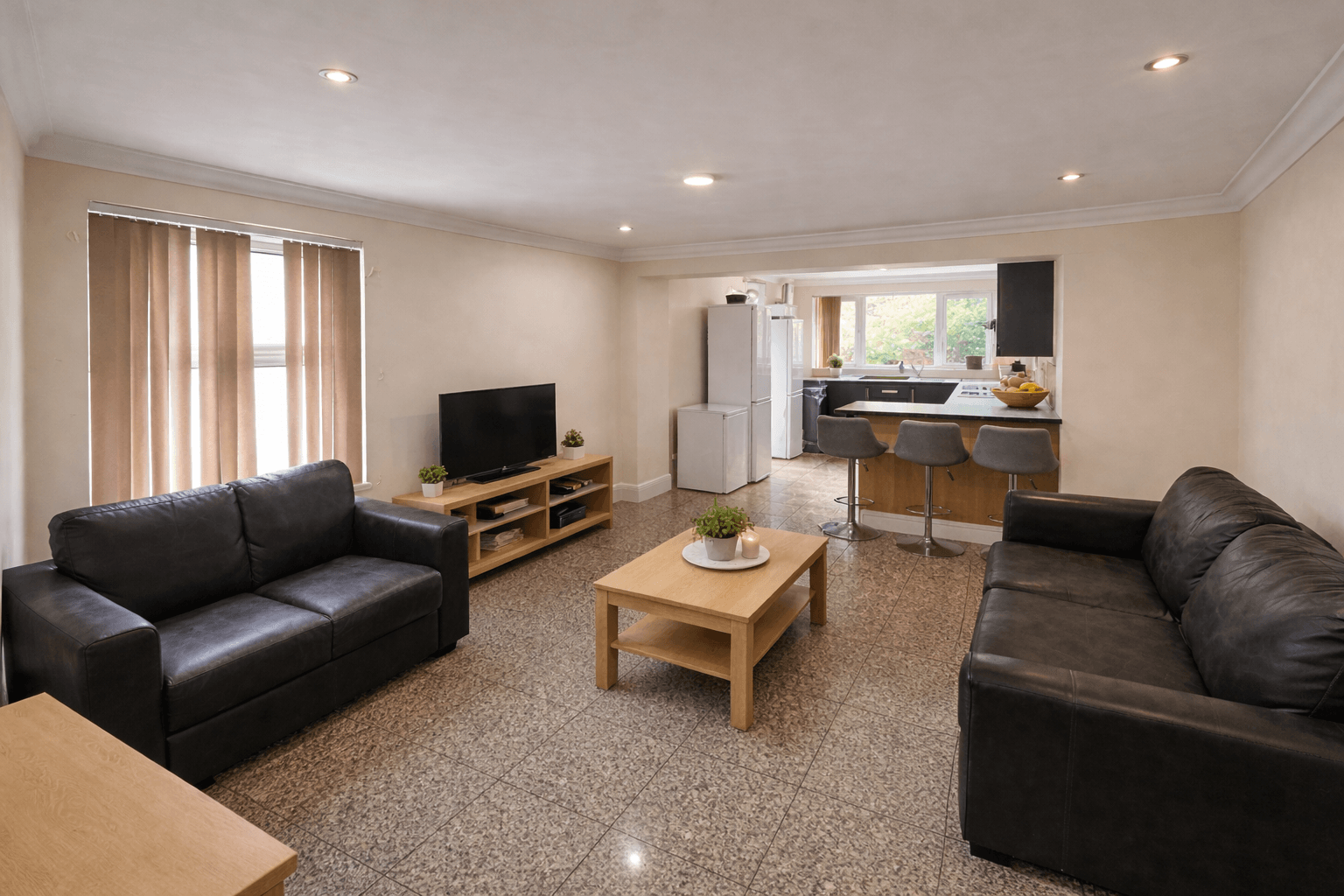 8 bed property in Woodville Road, Cardiff